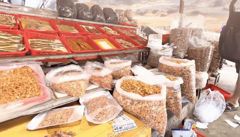 Hàng đặc sản khô ở chợ Côn Đảo